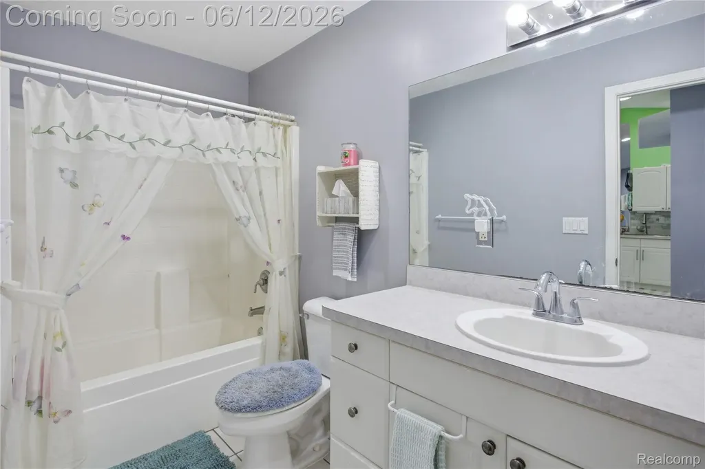 16362 Paddock Club Boulevard Fenton Charter Township MI 48451