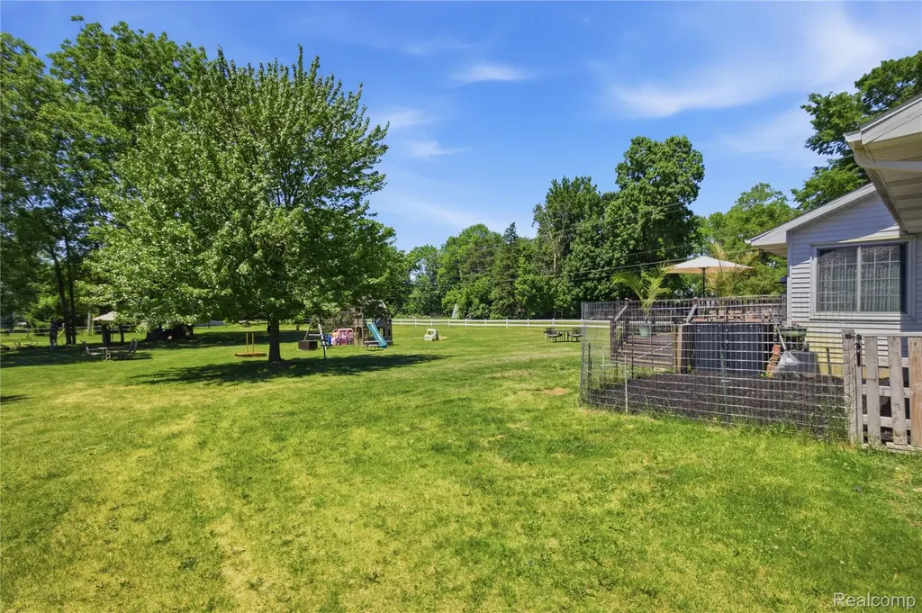 16362 Paddock Club Boulevard Fenton Charter Township MI 48451