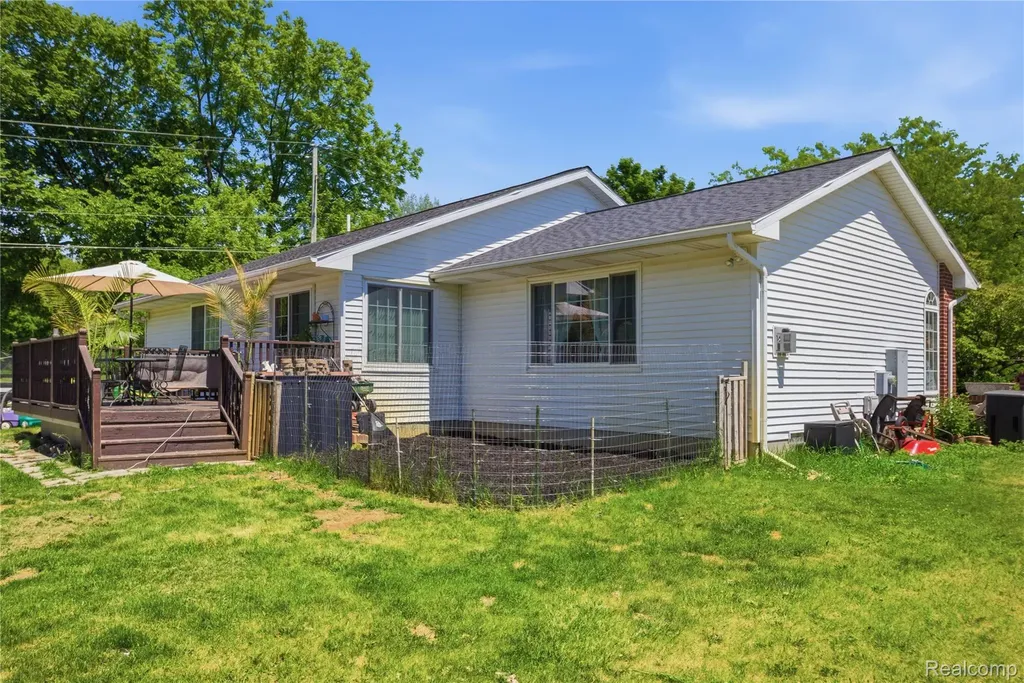 16362 Paddock Club Boulevard Fenton Charter Township MI 48451