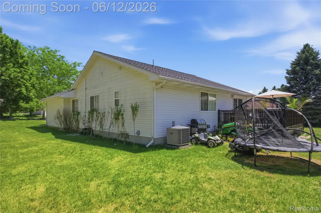 16362 Paddock Club Boulevard Fenton Charter Township MI 48451
