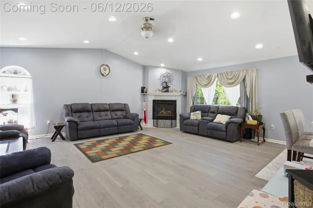 16362 Paddock Club Boulevard Fenton Charter Township MI 48451