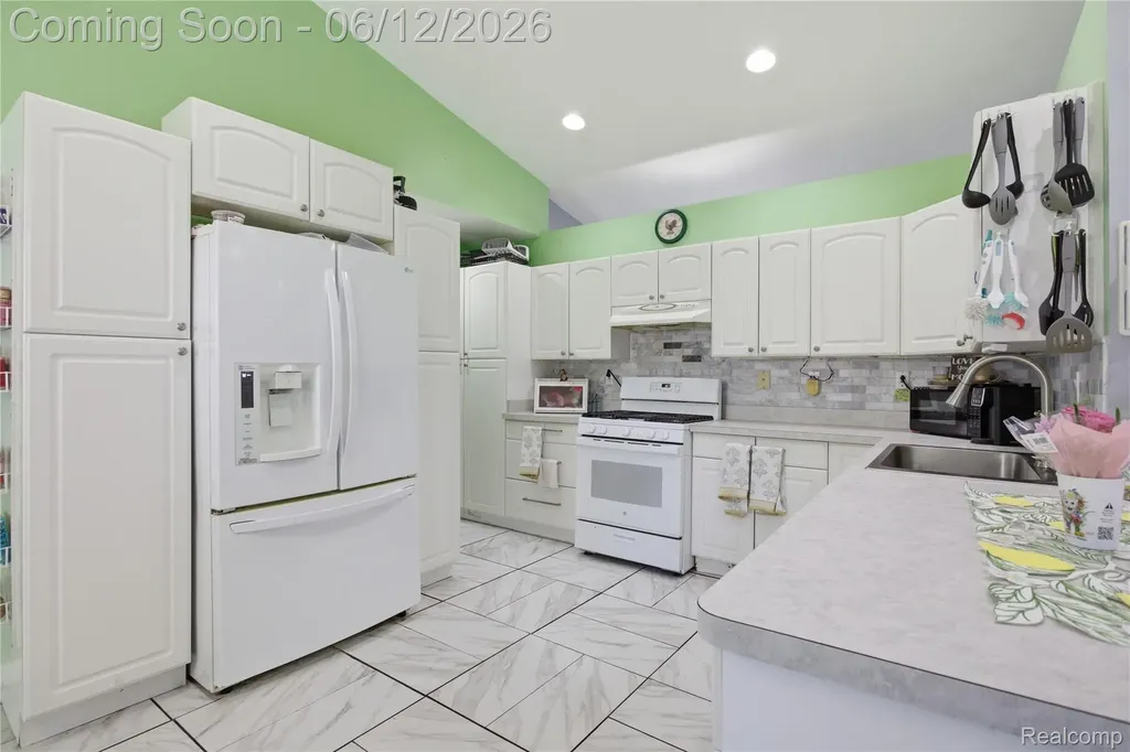 16362 Paddock Club Boulevard Fenton Charter Township MI 48451