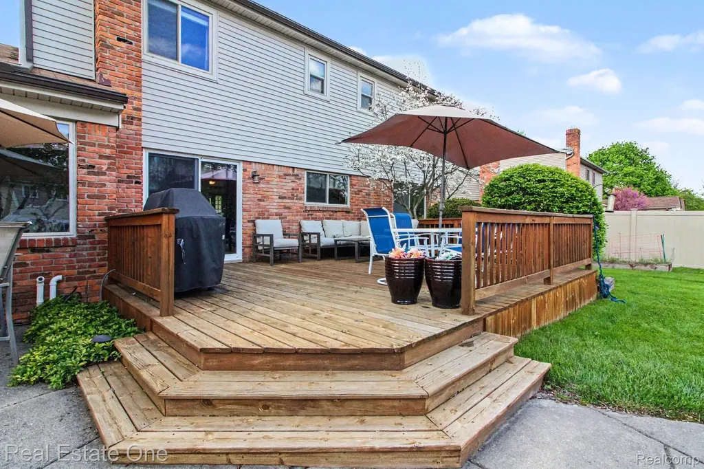 610 Thurber Drive Troy City MI 48085