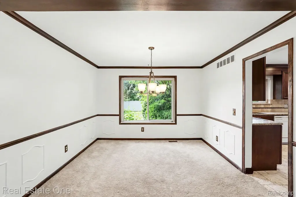 610 Thurber Drive Troy City MI 48085