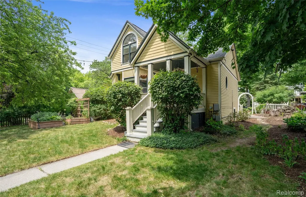 549 W Dunlap Street Northville City MI 48167