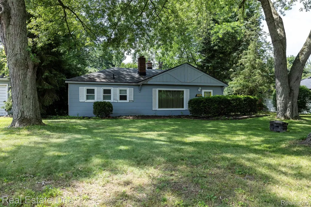 165 Wabasso Street Wolverine Lake Village MI 48390