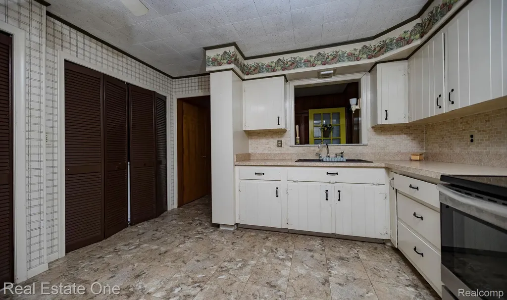 165 Wabasso Street Wolverine Lake Village MI 48390