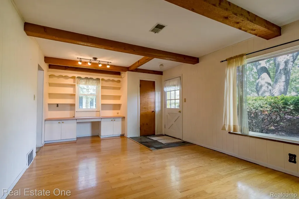 165 Wabasso Street Wolverine Lake Village MI 48390