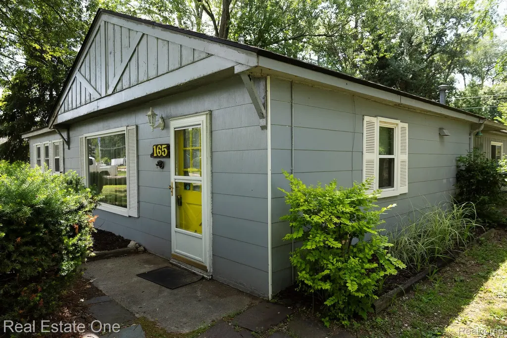165 Wabasso Street Wolverine Lake Village MI 48390