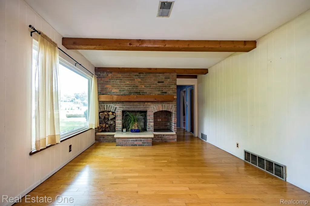 165 Wabasso Street Wolverine Lake Village MI 48390