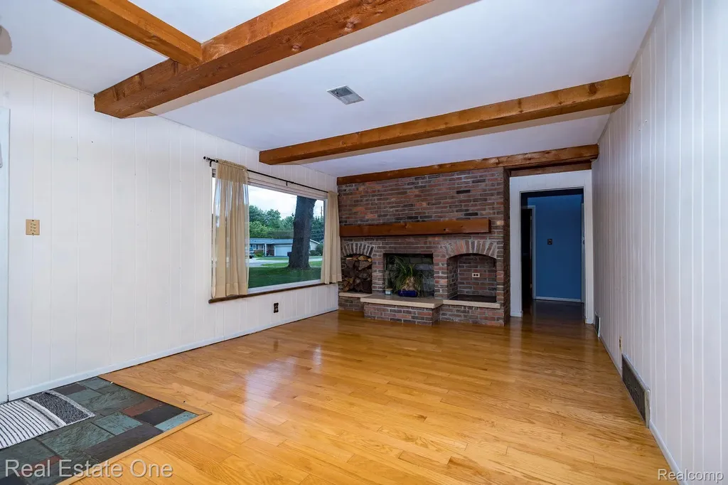 165 Wabasso Street Wolverine Lake Village MI 48390