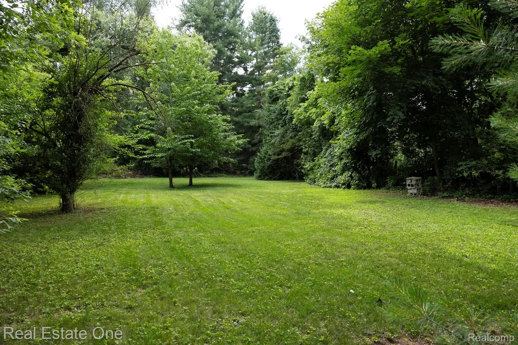 165 Wabasso Street Wolverine Lake Village MI 48390