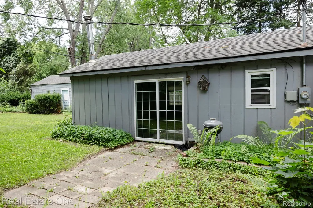 165 Wabasso Street Wolverine Lake Village MI 48390