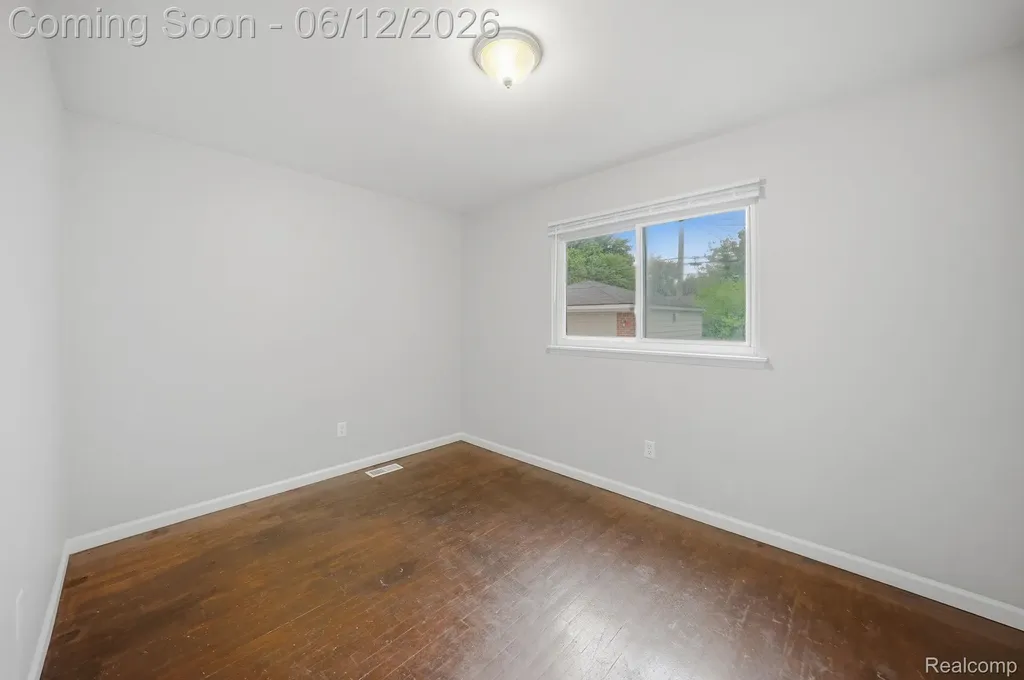 19831 Voiland Street Roseville City MI 48066
