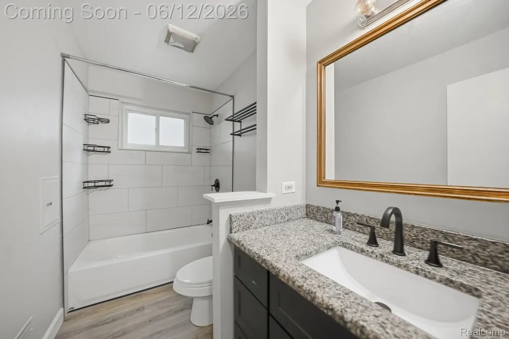 19831 Voiland Street Roseville City MI 48066
