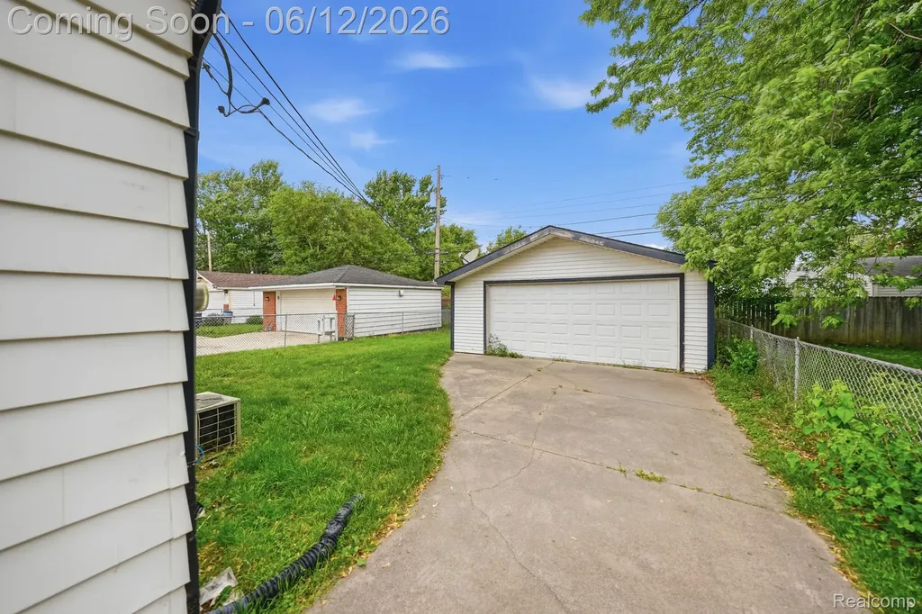 19831 Voiland Street Roseville City MI 48066