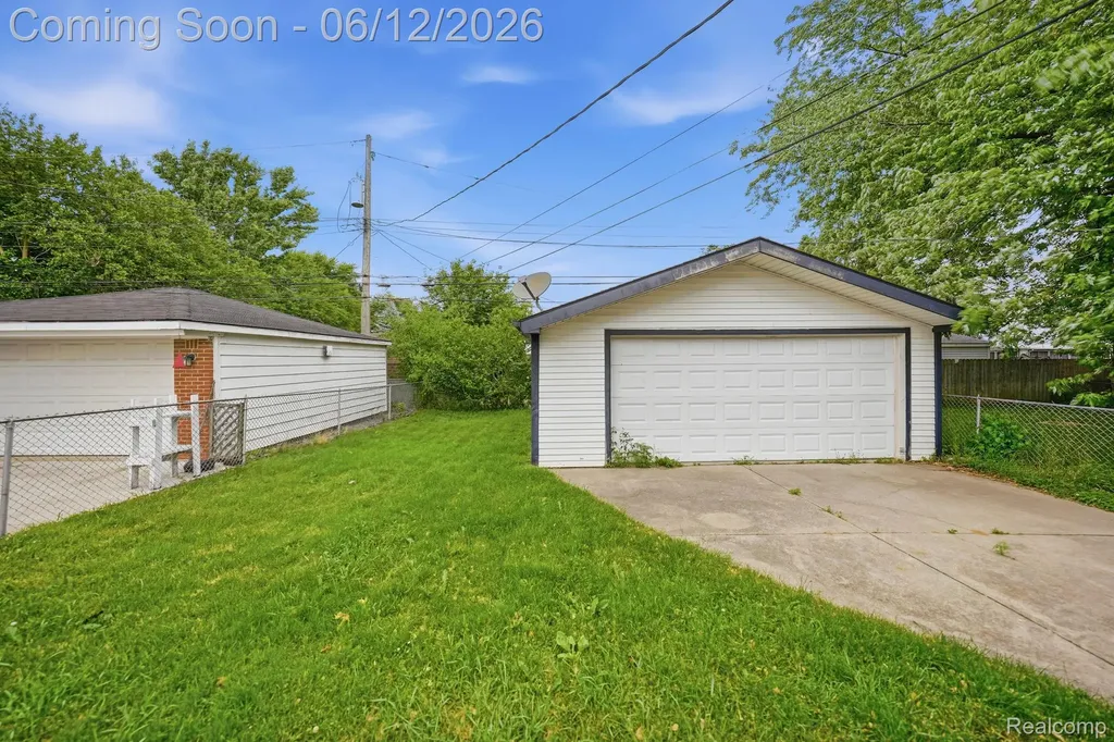 19831 Voiland Street Roseville City MI 48066