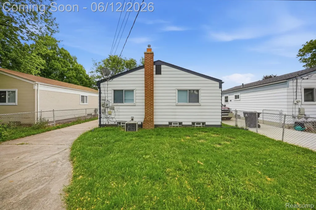 19831 Voiland Street Roseville City MI 48066