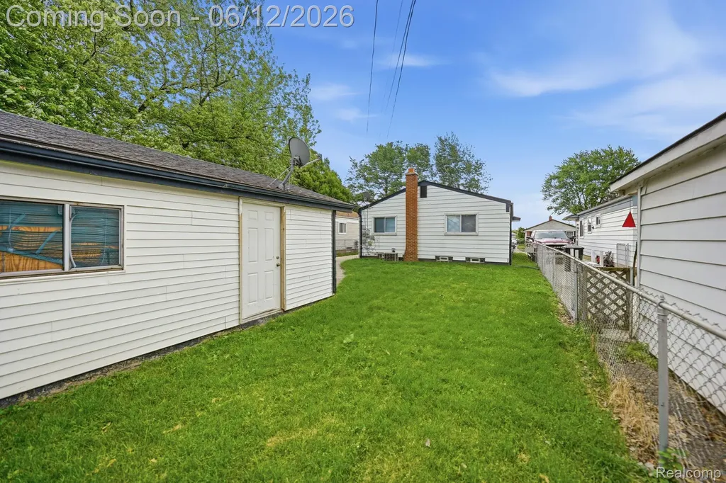 19831 Voiland Street Roseville City MI 48066