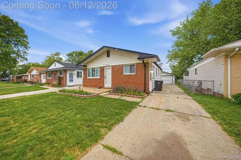 19831 Voiland Street Roseville City MI 48066