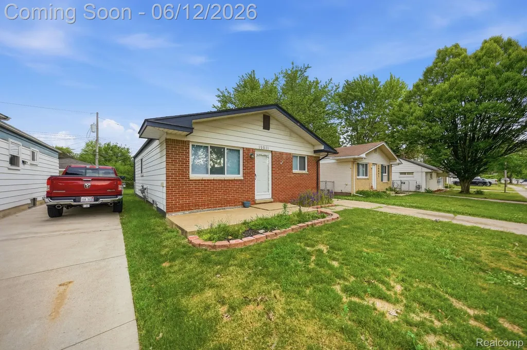 19831 Voiland Street Roseville City MI 48066