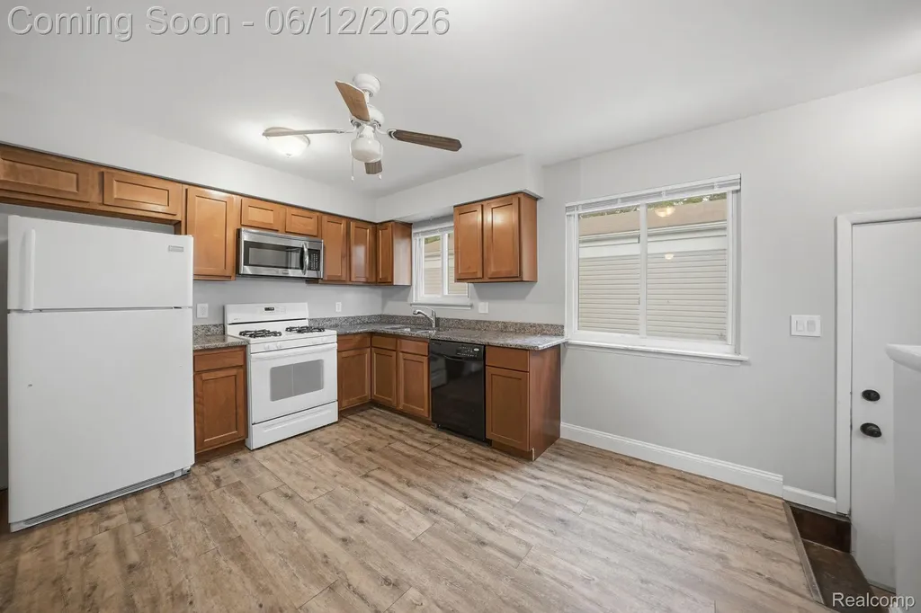19831 Voiland Street Roseville City MI 48066