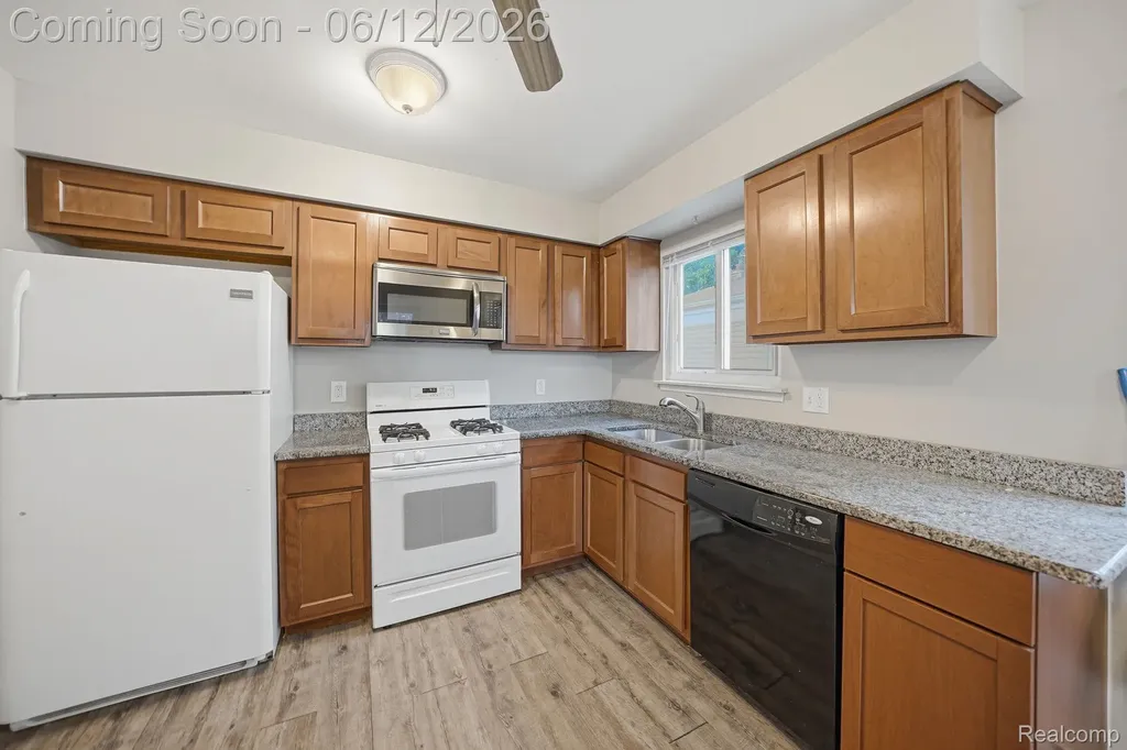 19831 Voiland Street Roseville City MI 48066