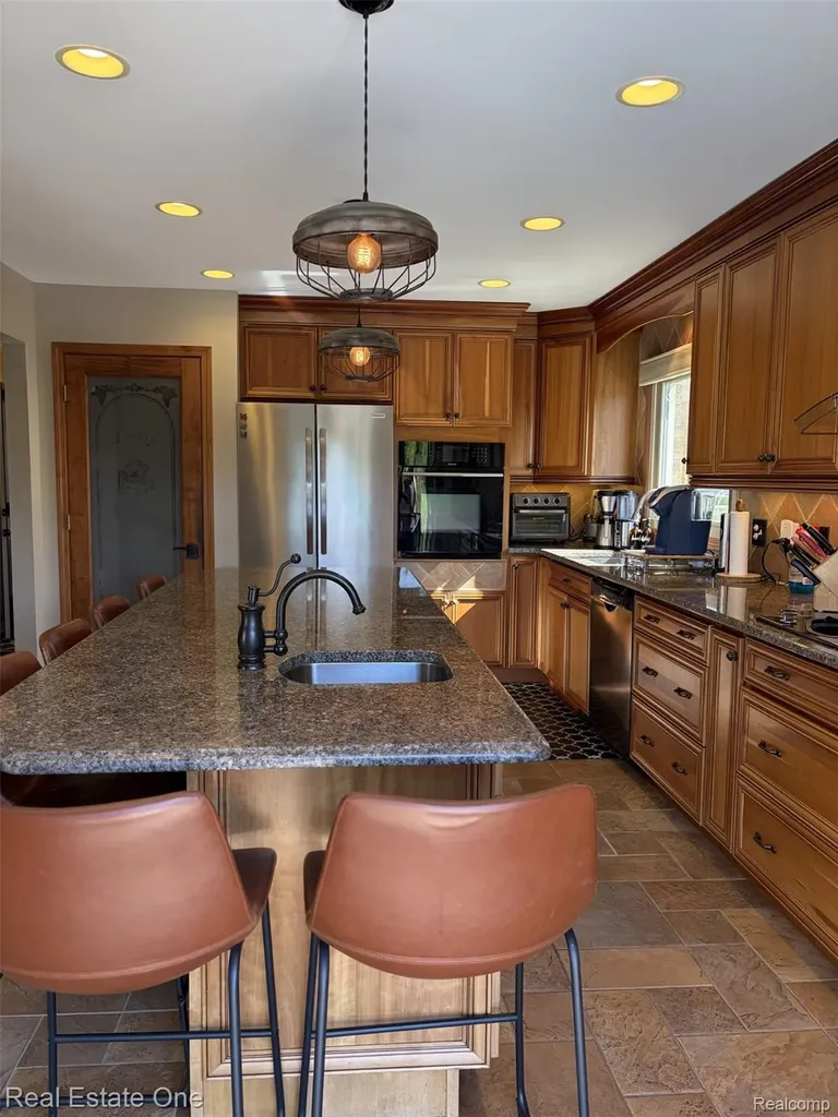 1115 Joshua Drive Troy City MI 48098