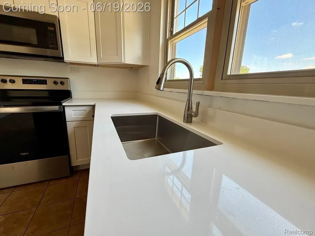 27087 Alden Street Madison Heights City MI 48071