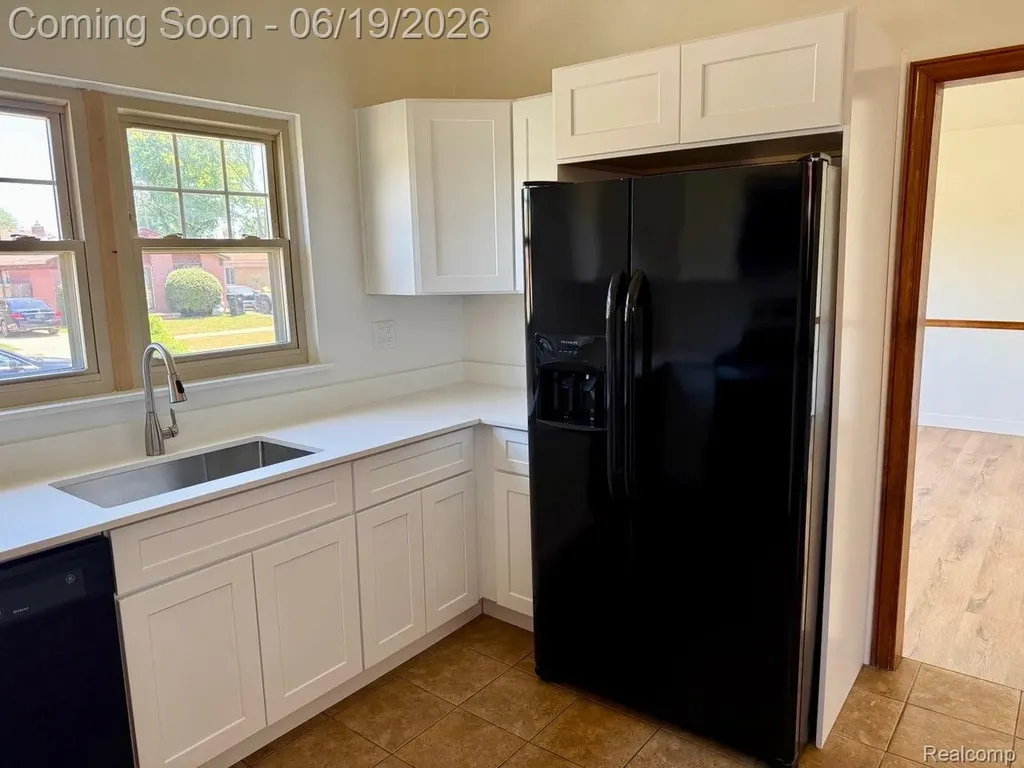 27087 Alden Street Madison Heights City MI 48071