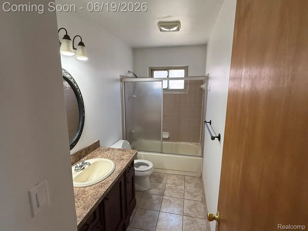 27087 Alden Street Madison Heights City MI 48071