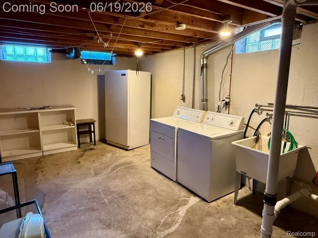 27087 Alden Street Madison Heights City MI 48071