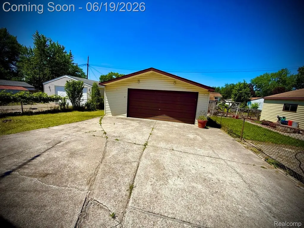 27087 Alden Street Madison Heights City MI 48071