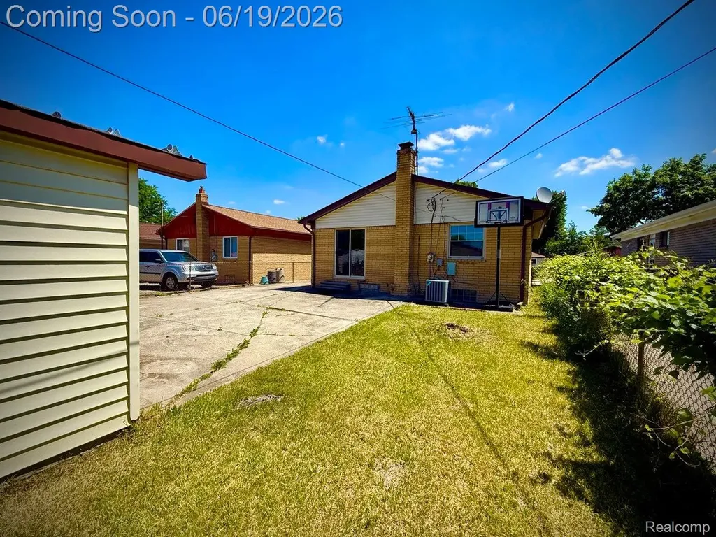 27087 Alden Street Madison Heights City MI 48071