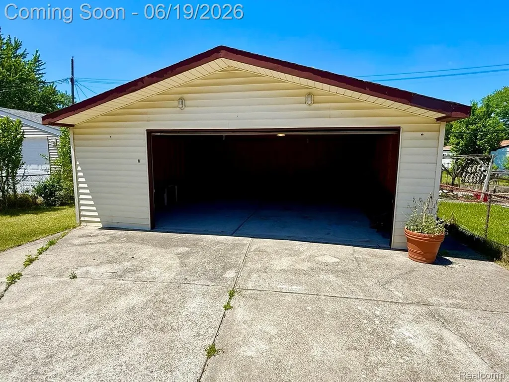 27087 Alden Street Madison Heights City MI 48071