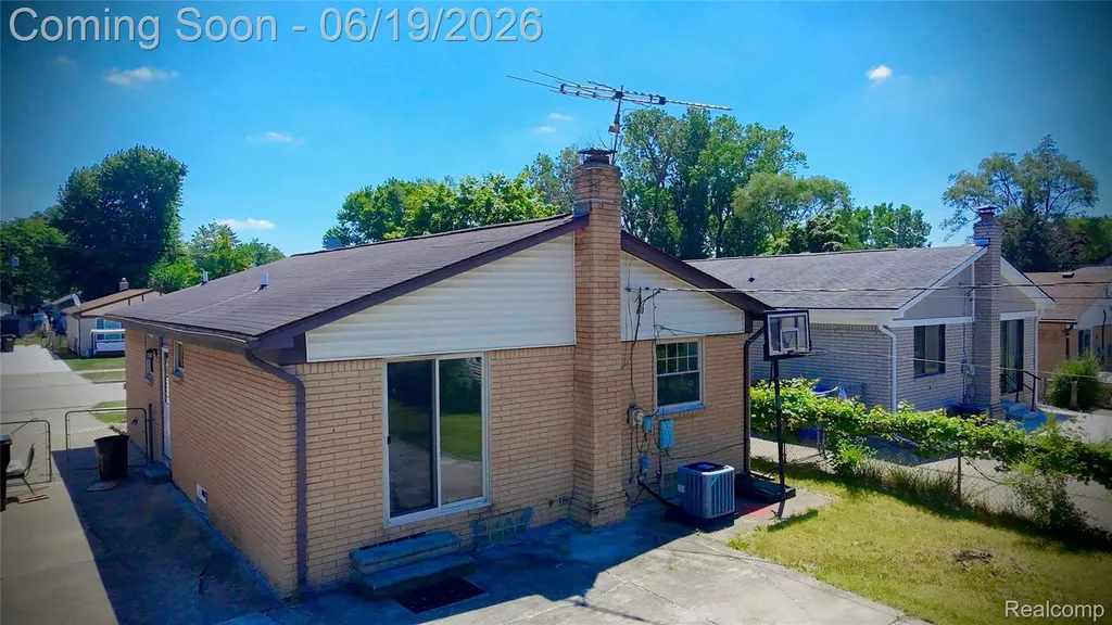 27087 Alden Street Madison Heights City MI 48071
