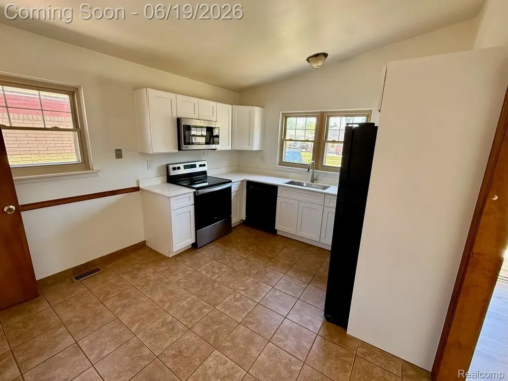 27087 Alden Street Madison Heights City MI 48071