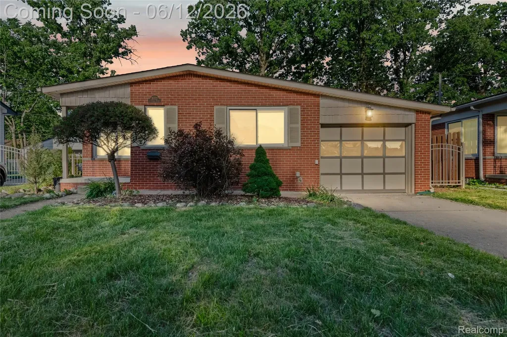 30772 J Carls Street Roseville City MI 48066