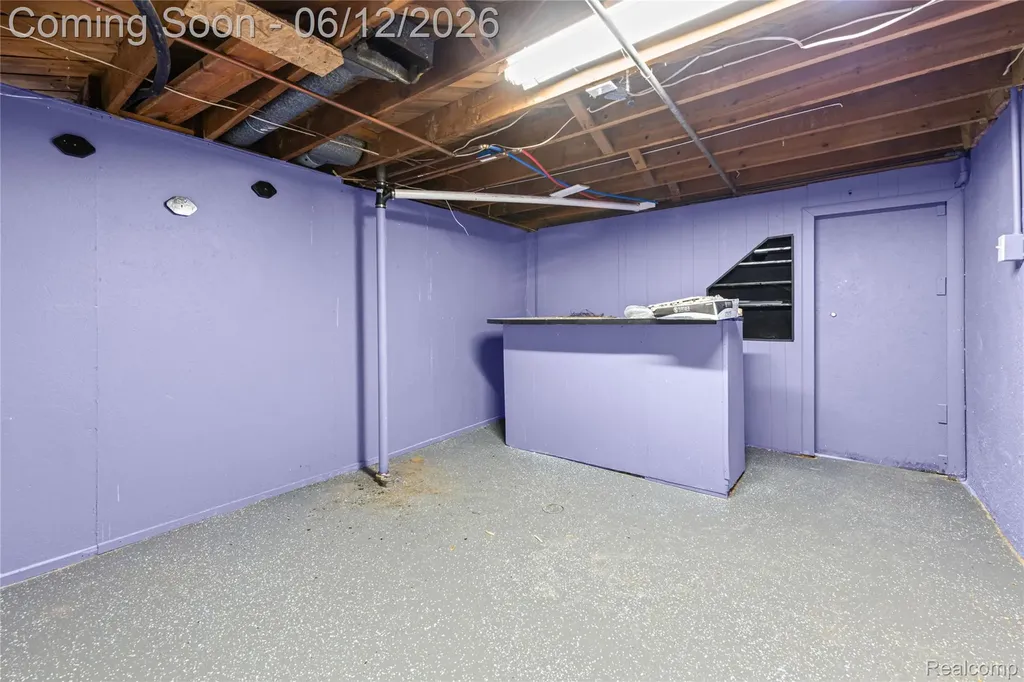 30772 J Carls Street Roseville City MI 48066