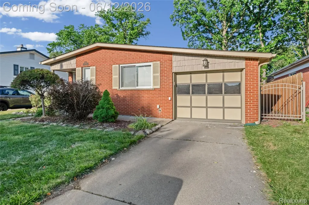 30772 J Carls Street Roseville City MI 48066