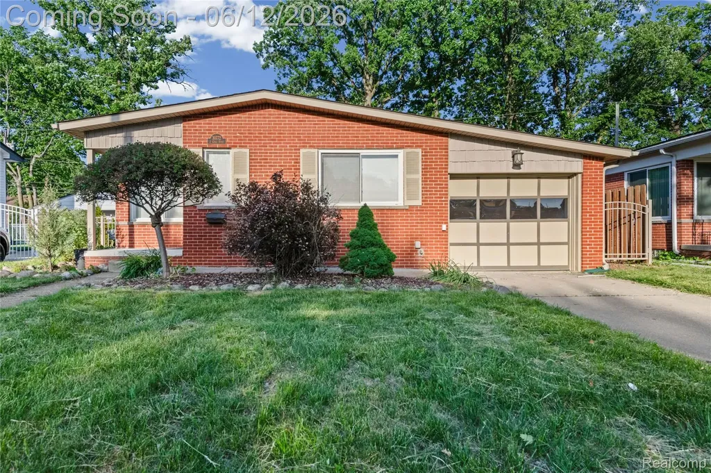 30772 J Carls Street Roseville City MI 48066