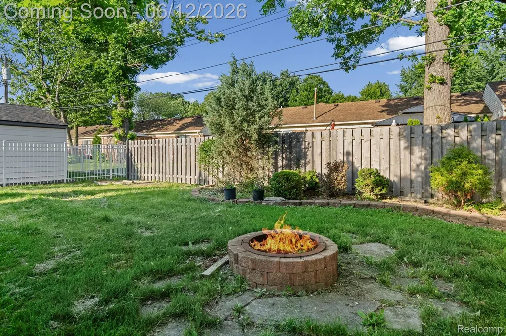 30772 J Carls Street Roseville City MI 48066