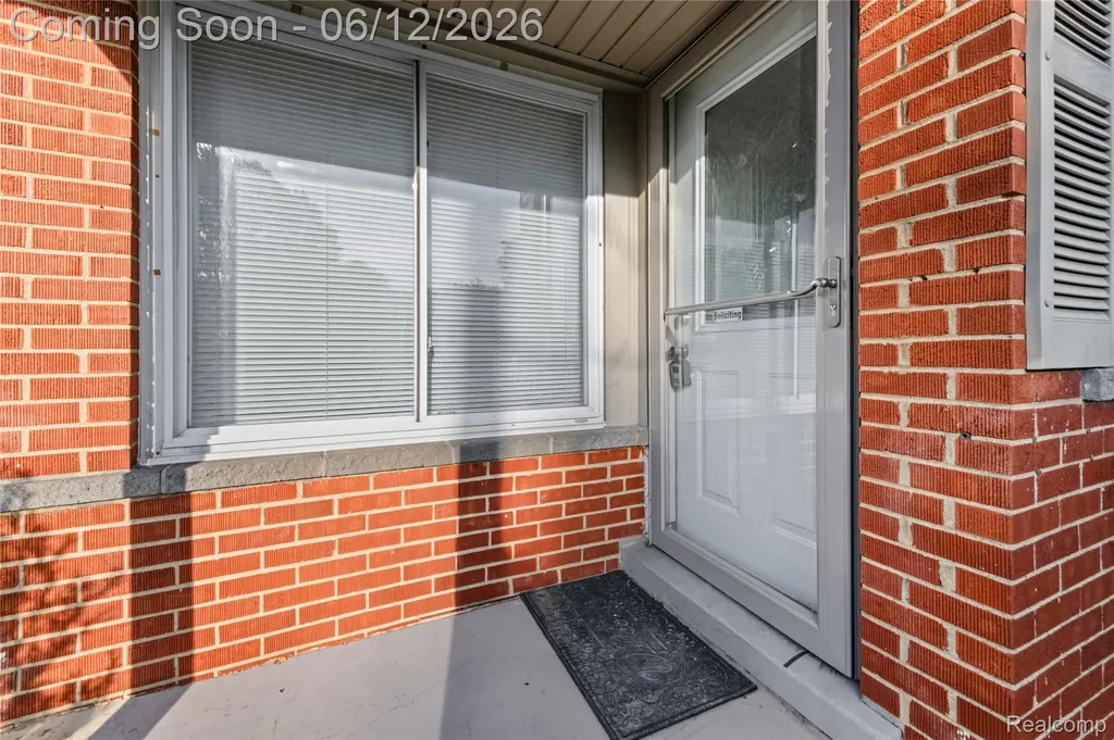 30772 J Carls Street Roseville City MI 48066