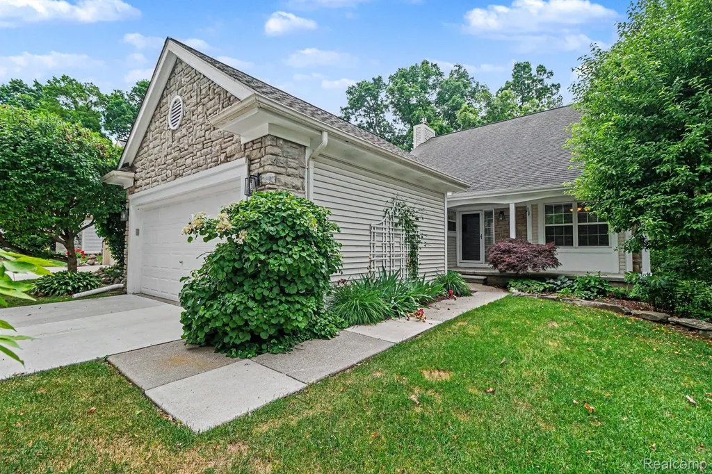 6573 Summit Ridge Independence Charter Township MI 48346
