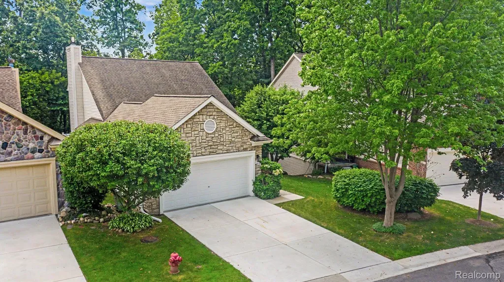 6573 Summit Ridge Independence Charter Township MI 48346