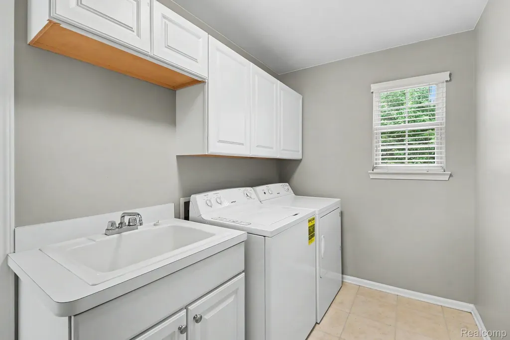 6573 Summit Ridge Independence Charter Township MI 48346