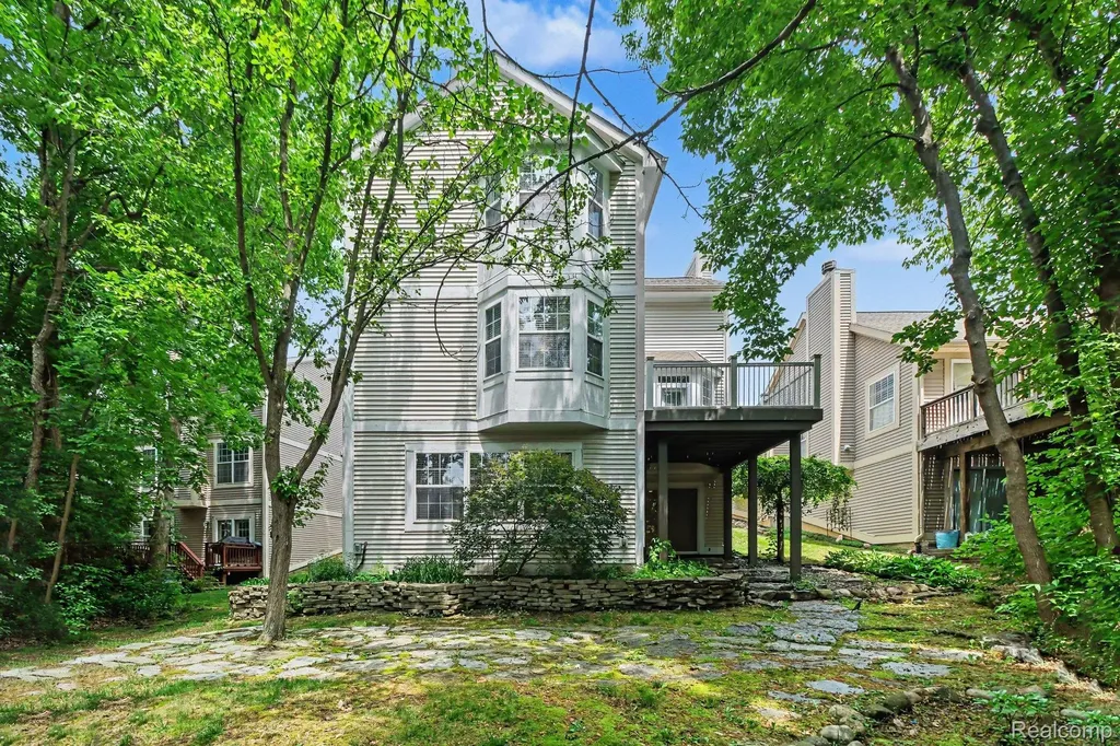 6573 Summit Ridge Independence Charter Township MI 48346