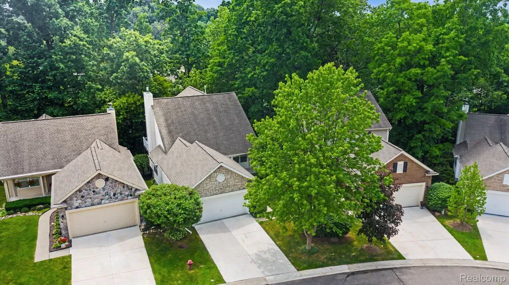 6573 Summit Ridge Independence Charter Township MI 48346
