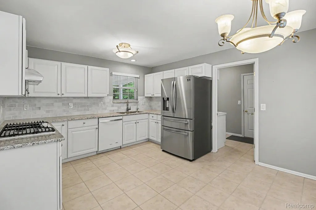 6573 Summit Ridge Independence Charter Township MI 48346
