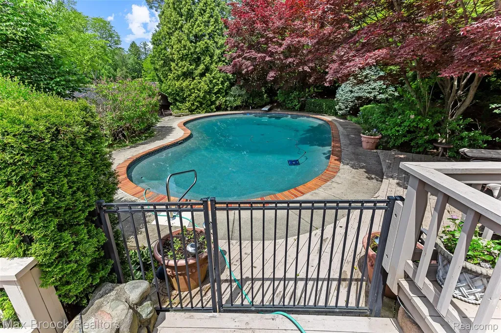 20 Martell Drive Bloomfield Charter Township MI 48304